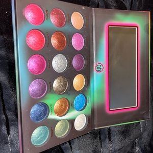 BH Cosmetics- Aurora Lights